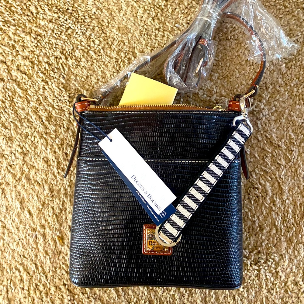 NEW Dooney and Bourke Letter Carrier Cross Body, navy